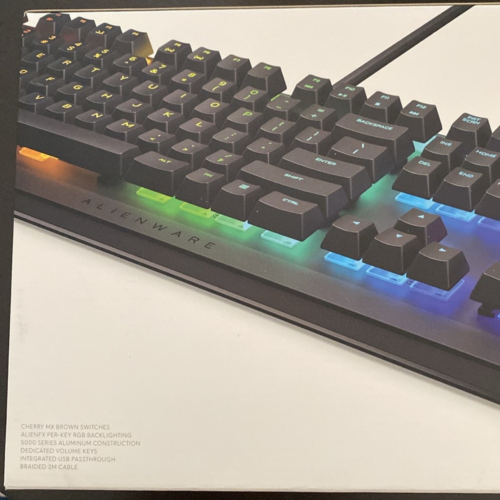 Alienware RGB Gaming Keyboard - Picture 4 of 5